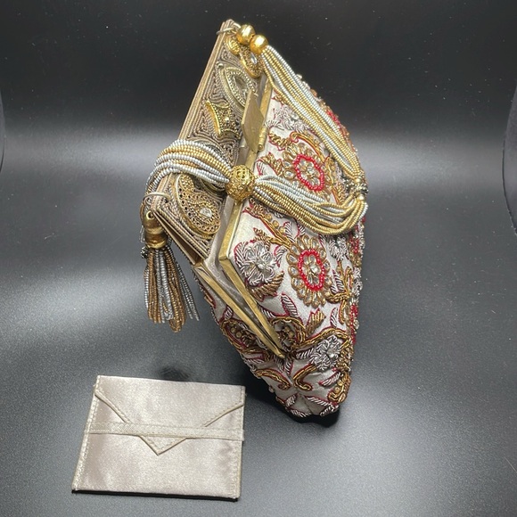 MEERA MAHADEVIA~EVENING BAG~EMBROIDERED/BEADED BY HAND ON PALE PEWTER SILK - Picture 3 of 3